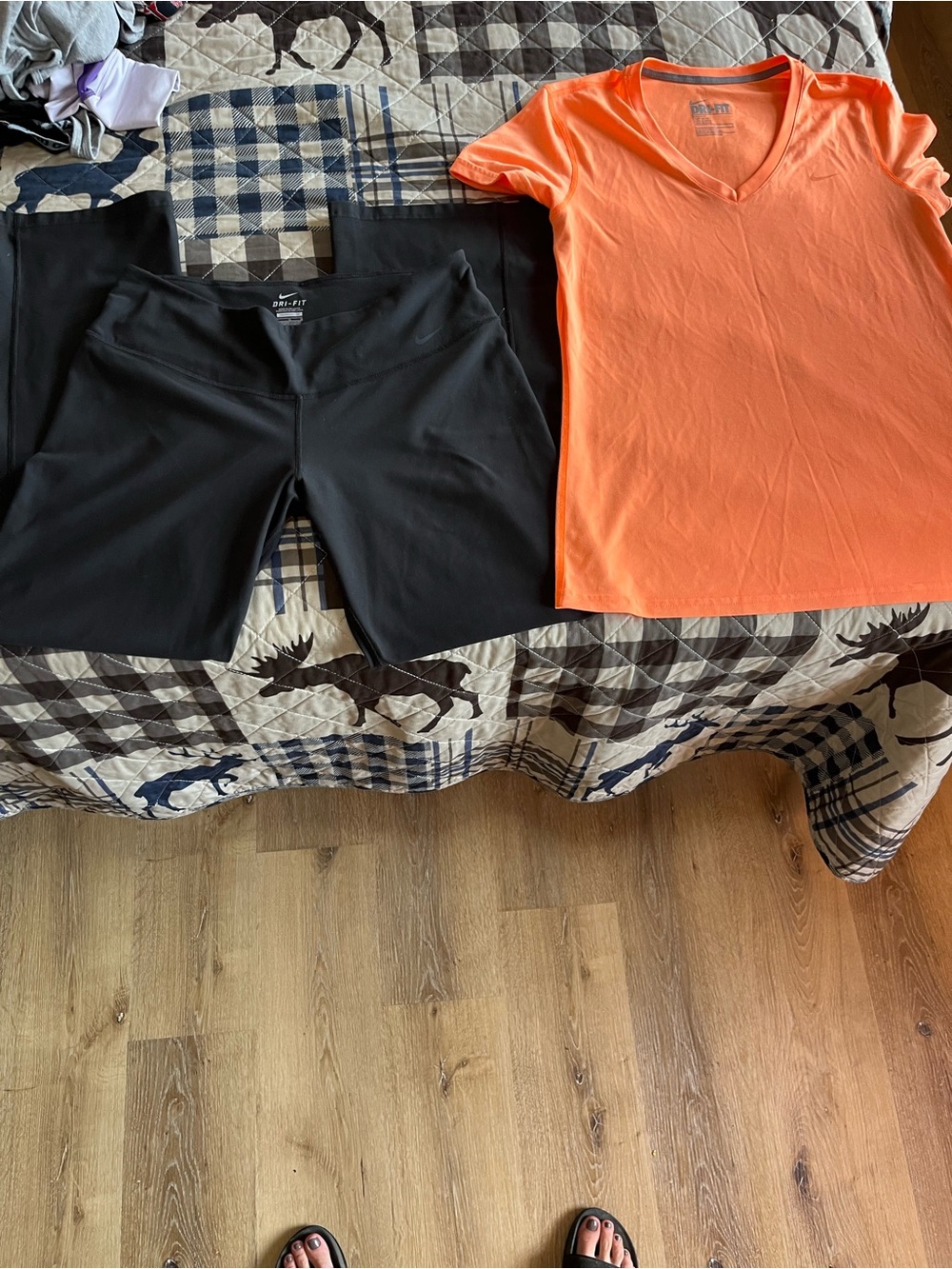 NWOT NIKE DRI FIT RUNNING SET SIZE LARGE